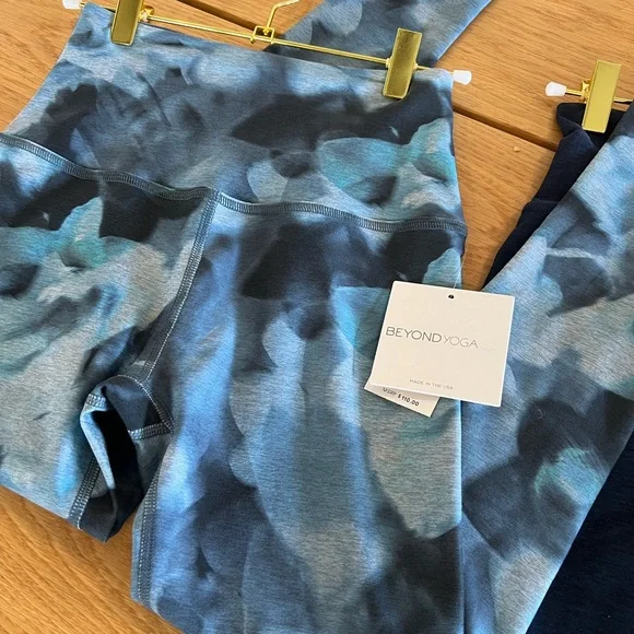 Beyond Yoga Women's SoftMark Caught In The Midi High Waisted Leggings - Picture 2 of 4